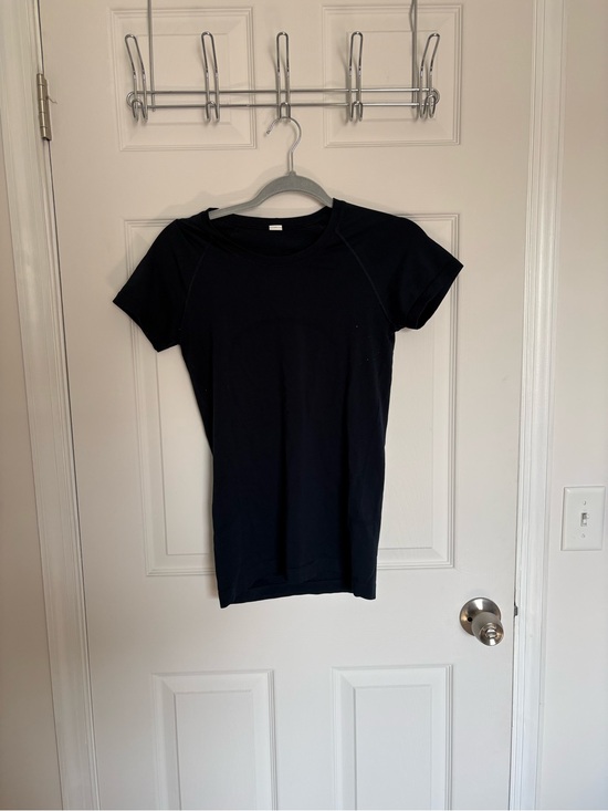 lululemon athletica Tops - Lululemon Swiftly Tshirt - Navy Size 6